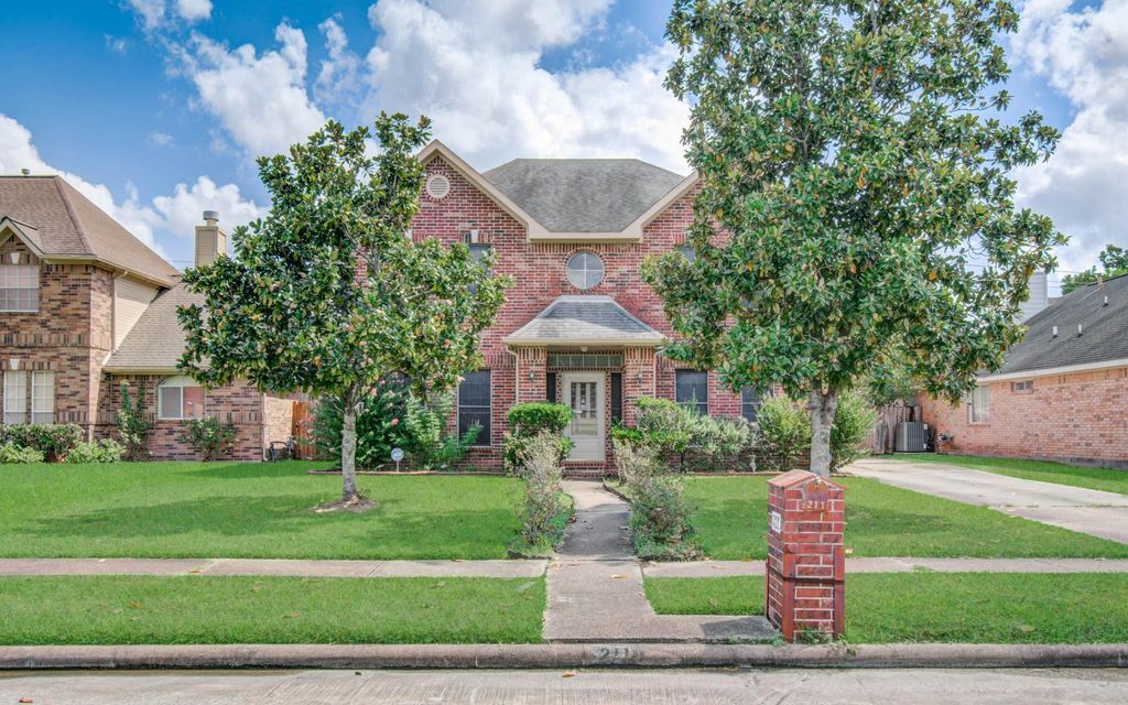 211 Squires Bend, Stafford, TX 77477