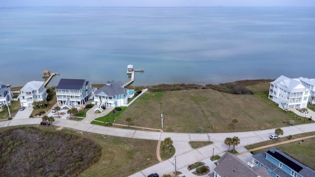 3943 Evening Primrose Drive, Galveston, TX 77554