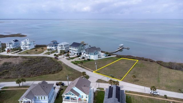 3943 Evening Primrose Drive, Galveston, TX 77554