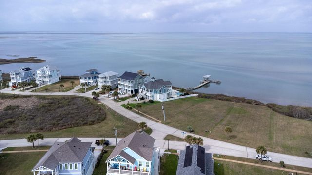 3943 Evening Primrose Drive, Galveston, TX 77554