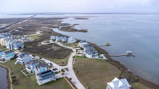 3943 Evening Primrose Drive, Galveston, TX 77554