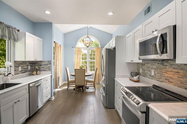 8 Clements Court C0068, Roseland, NJ 07068