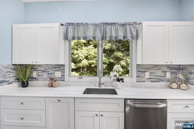 8 Clements Court C0068, Roseland, NJ 07068