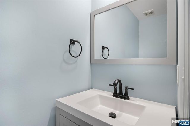 8 Clements Court C0068, Roseland, NJ 07068