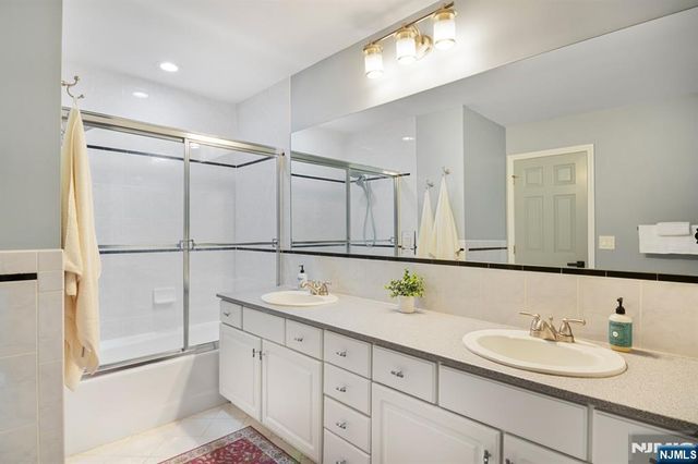 8 Clements Court C0068, Roseland, NJ 07068