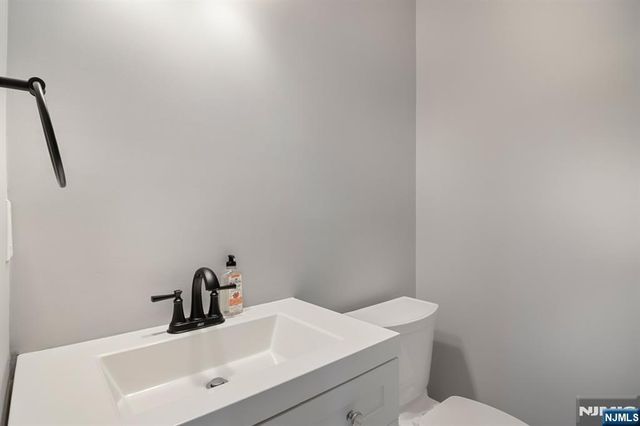 8 Clements Court C0068, Roseland, NJ 07068