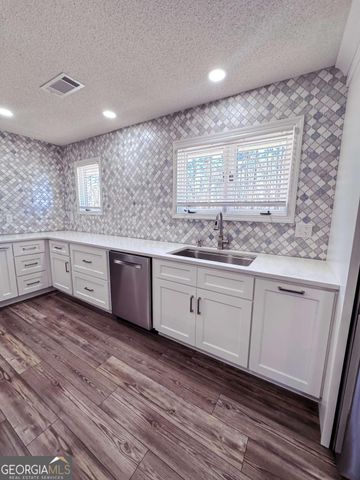 221 Collins Street, Lyons, GA 30436