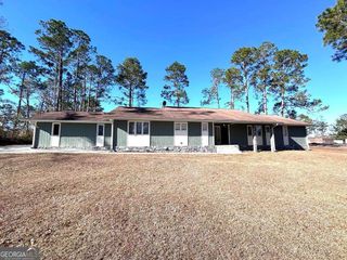 221 Collins Street, Lyons, GA 30436