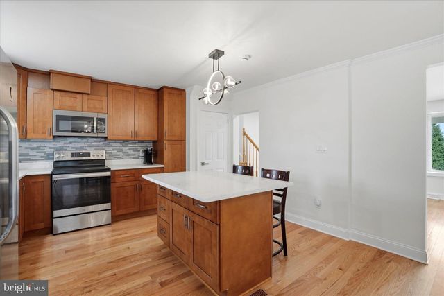 898 CRESTLINE DR, Blue Bell, PA 19422