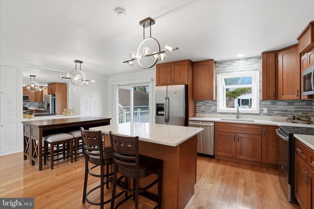 898 CRESTLINE DR, Blue Bell, PA 19422