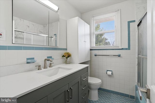 898 CRESTLINE DR, Blue Bell, PA 19422