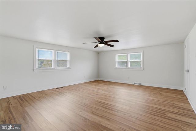 898 CRESTLINE DR, Blue Bell, PA 19422