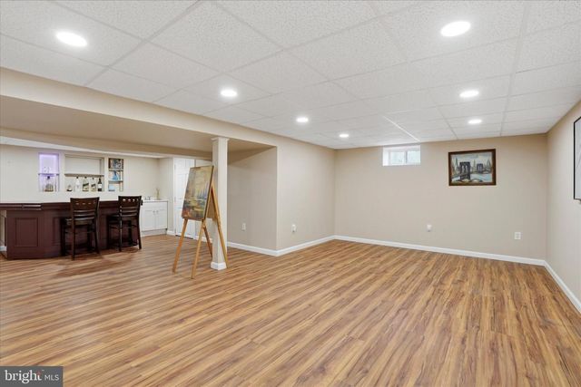 898 CRESTLINE DR, Blue Bell, PA 19422