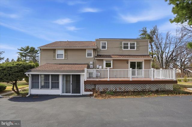 898 CRESTLINE DR, Blue Bell, PA 19422