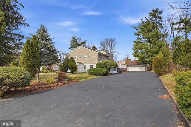 898 CRESTLINE DR, Blue Bell, PA 19422