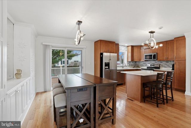 898 CRESTLINE DR, Blue Bell, PA 19422