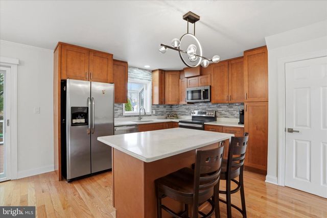 898 CRESTLINE DR, Blue Bell, PA 19422