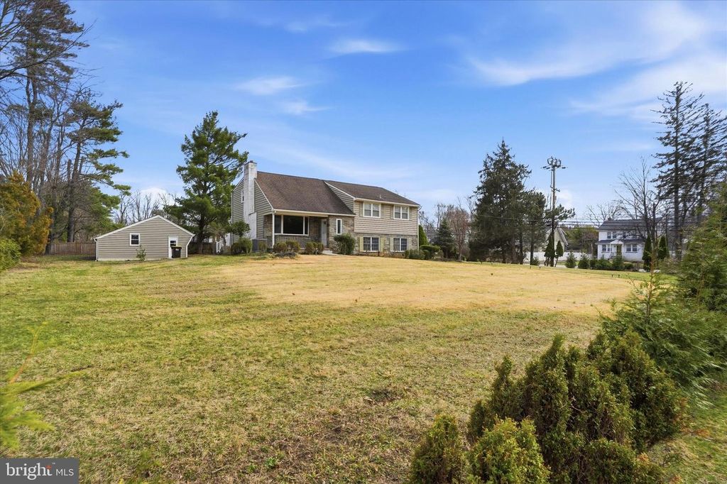 898 CRESTLINE DR, Blue Bell, PA 19422