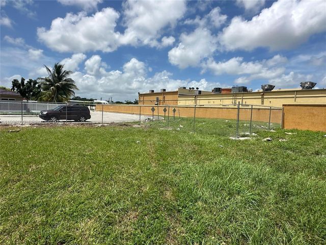 11888 SW 220th St, Miami, FL 33170