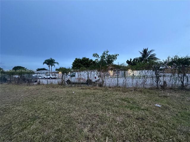 11888 SW 220th St, Miami, FL 33170