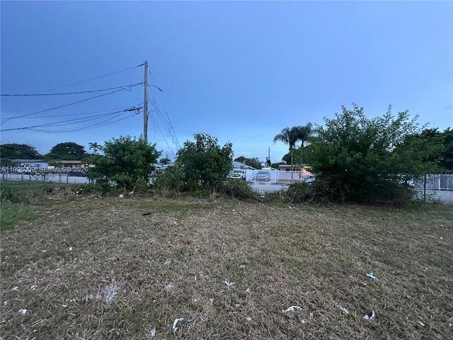 11888 SW 220th St, Miami, FL 33170