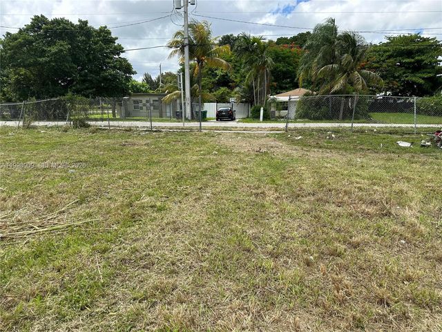 11888 SW 220th St, Miami, FL 33170