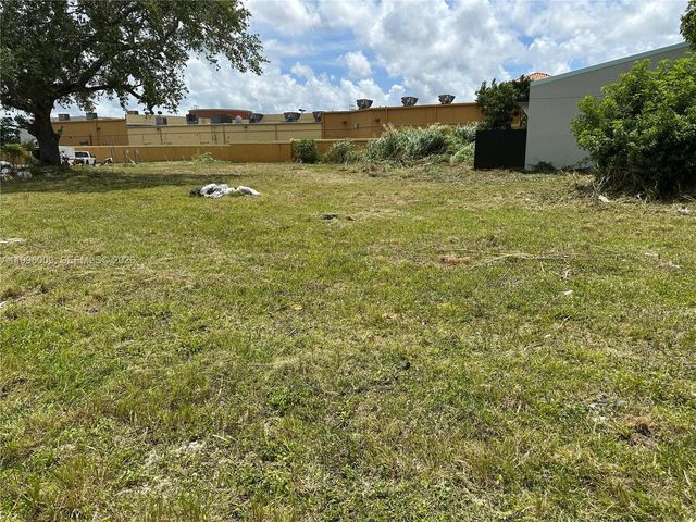 11888 SW 220th St, Miami, FL 33170