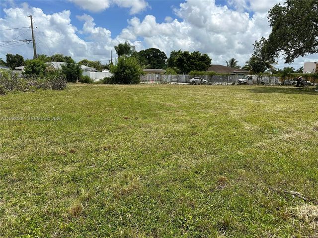 11888 SW 220th St, Miami, FL 33170