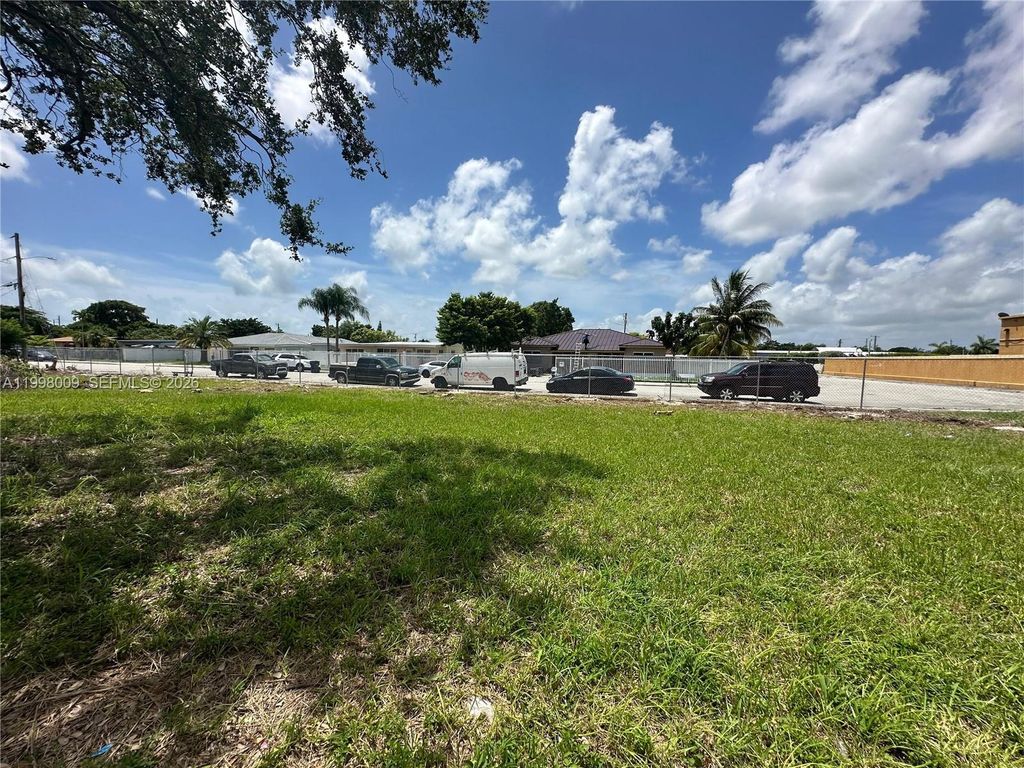 11888 SW 220th St, Miami, FL 33170