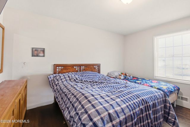 17 Bass Place, Howell, NJ 07731