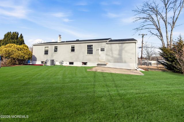 17 Bass Place, Howell, NJ 07731