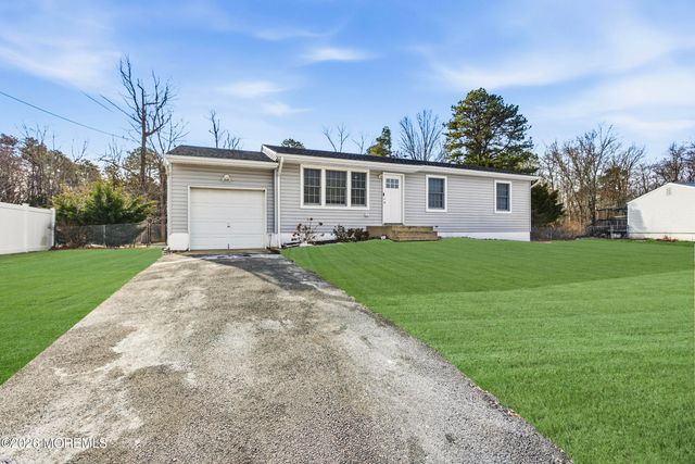 17 Bass Place, Howell, NJ 07731