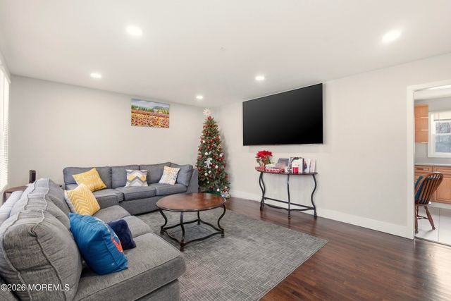 17 Bass Place, Howell, NJ 07731