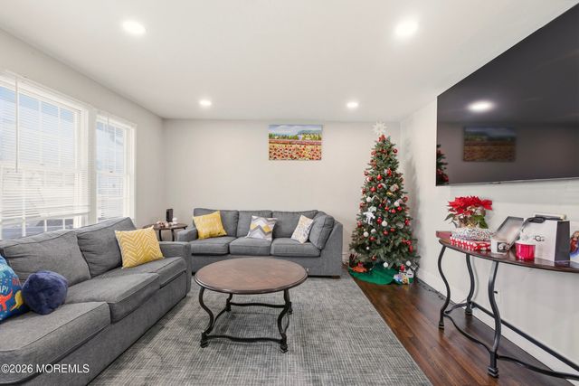 17 Bass Place, Howell, NJ 07731