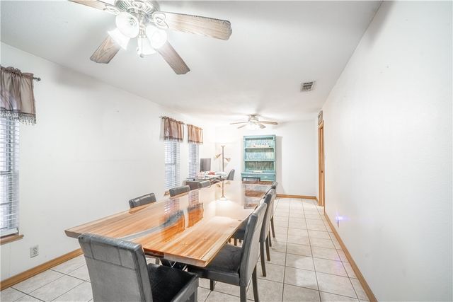 1104 Live Oak Dr, Alice, TX 78332
