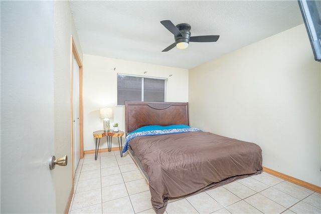 1104 Live Oak Dr, Alice, TX 78332