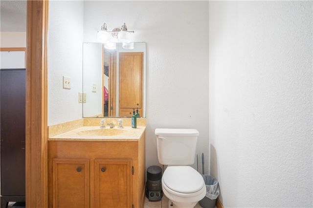 1104 Live Oak Dr, Alice, TX 78332