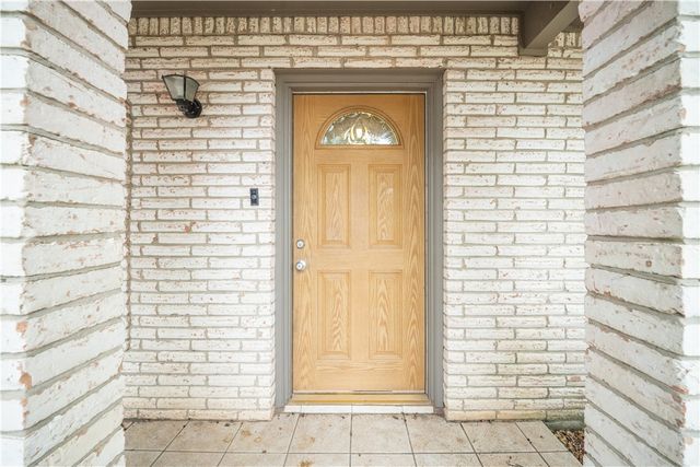1104 Live Oak Dr, Alice, TX 78332