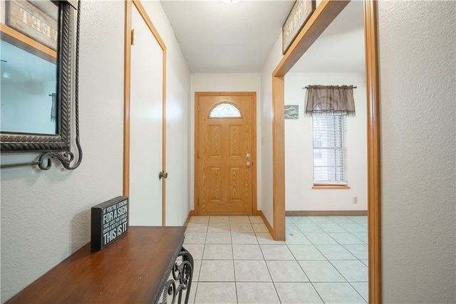 1104 Live Oak Dr, Alice, TX 78332