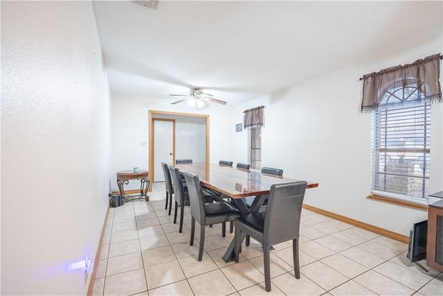 1104 Live Oak Dr, Alice, TX 78332