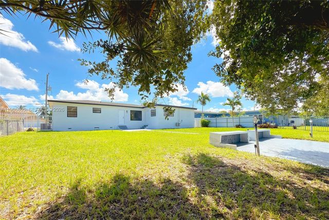 1061 NW 87th St, Miami, FL 33150