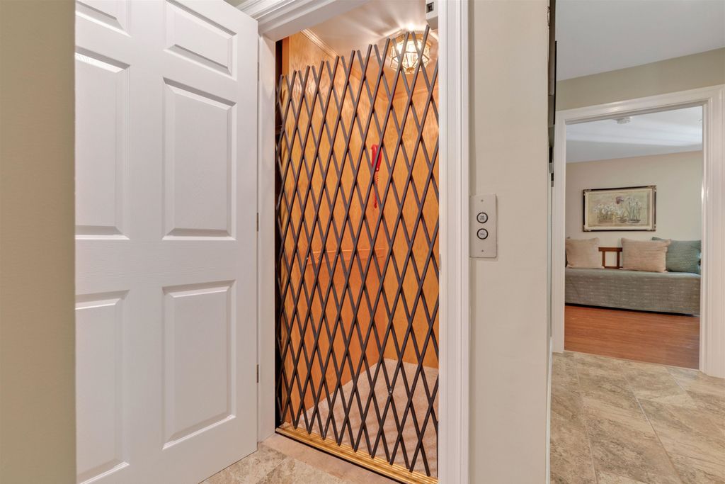 Image 3 of property listing at 243 Drakeside Rd Unit 4, Hampton, NH 03842