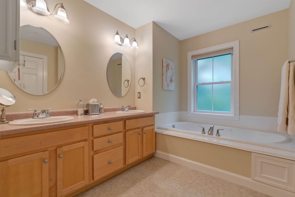 Image 22 of property listing at 243 Drakeside Rd Unit 4, Hampton, NH 03842
