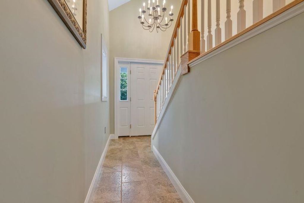 Image 7 of property listing at 243 Drakeside Rd Unit 4, Hampton, NH 03842