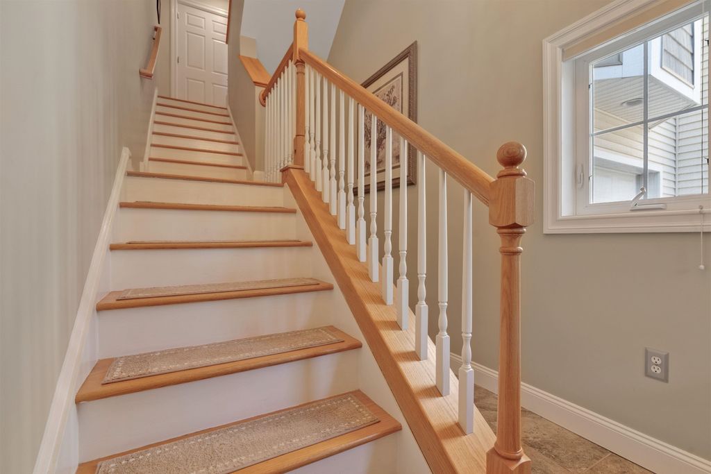 Image 8 of property listing at 243 Drakeside Rd Unit 4, Hampton, NH 03842