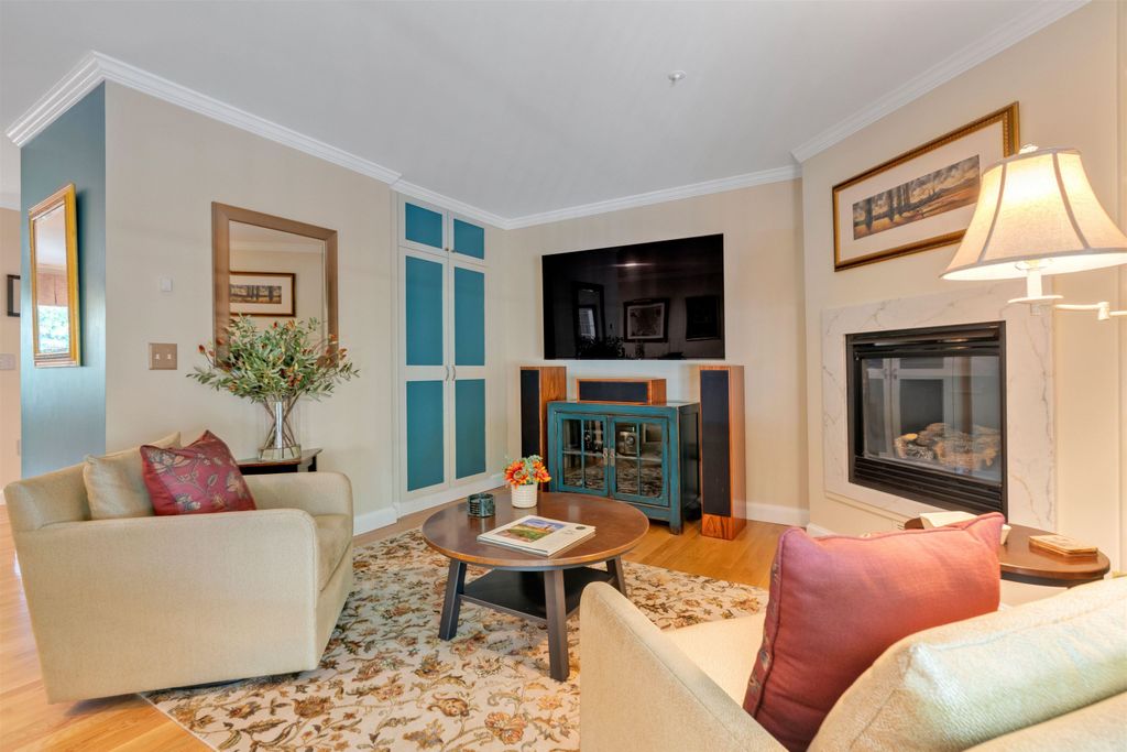 Image 9 of property listing at 243 Drakeside Rd Unit 4, Hampton, NH 03842