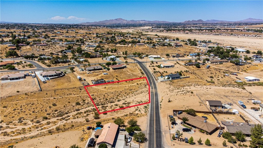Image 12 of property listing at 10656 Choiceana, Hesperia, CA 92345