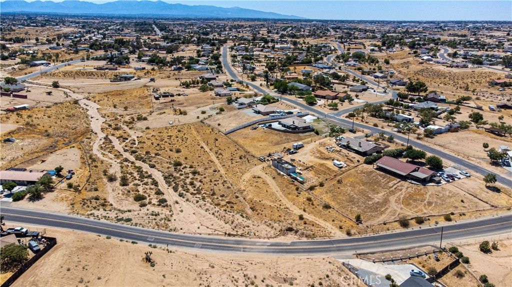 Image 14 of property listing at 10656 Choiceana, Hesperia, CA 92345