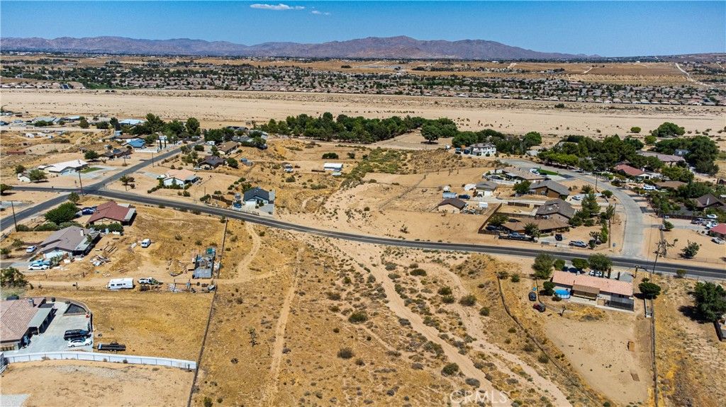 Image 15 of property listing at 10656 Choiceana, Hesperia, CA 92345