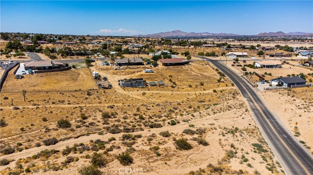 Image 18 of property listing at 10656 Choiceana, Hesperia, CA 92345